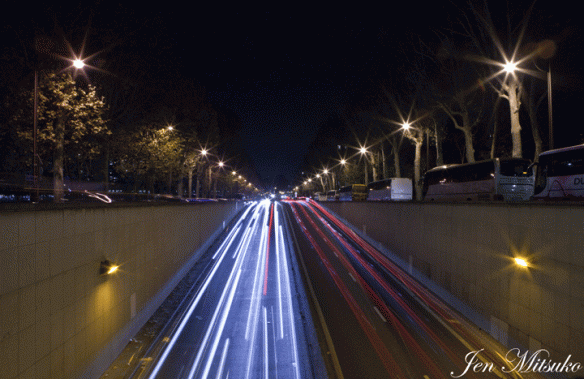 Traffic near the Eiffel tower.